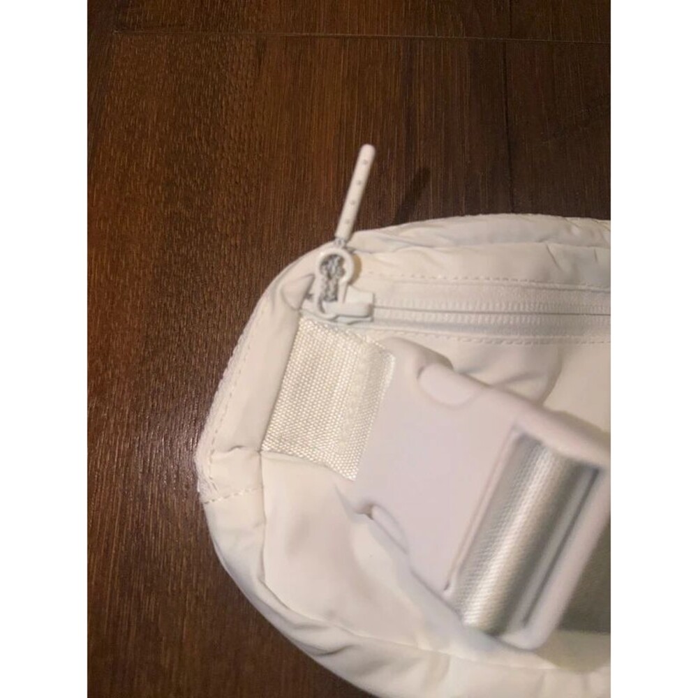 Lululemon 1L Belt Bag, White - Picture 3 of 7